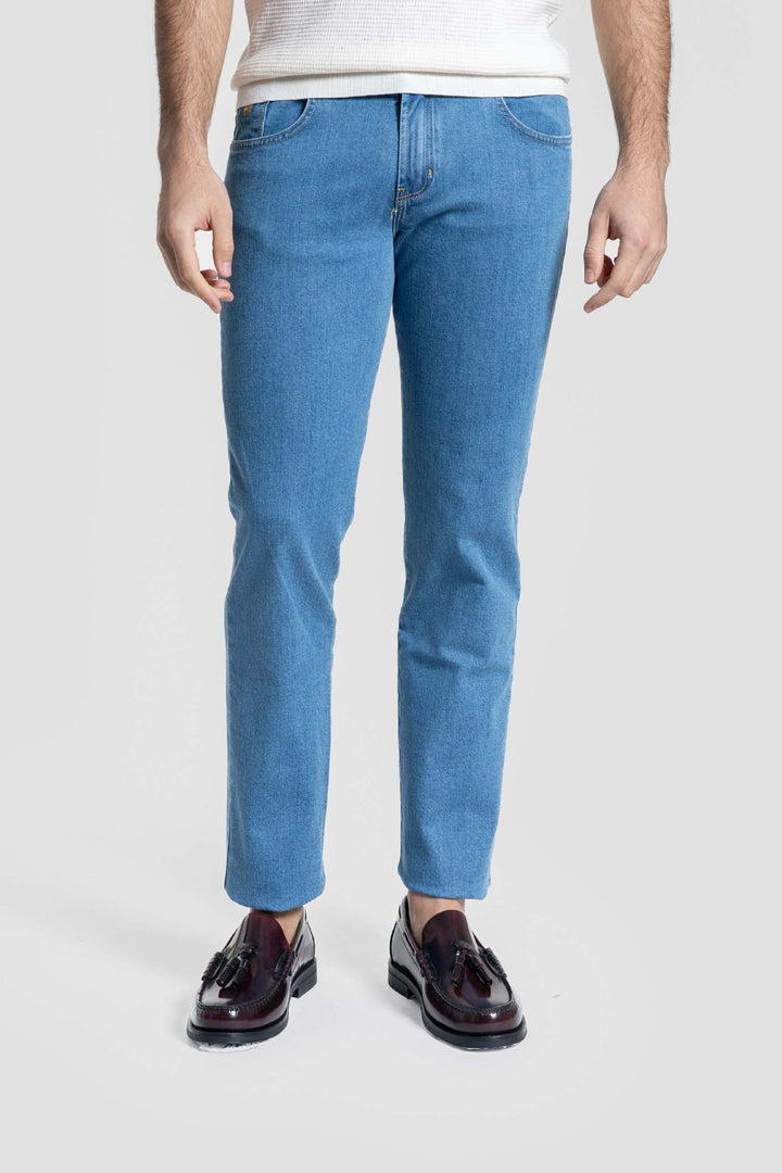 Vaquero Regular Azul Claro