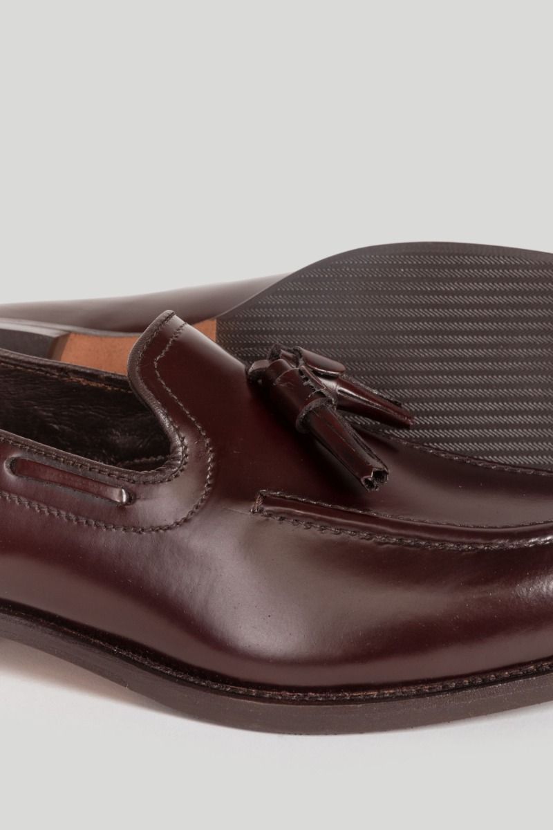 Mocasín de Vestir con Borlas Burdeos Mate