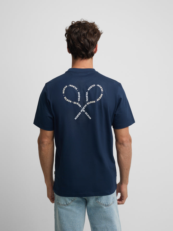 CAMISETA SILBON RAQUETAS LETTERING - MARINO